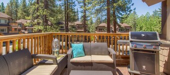 Air Conditioning, Shuffleboard, Walk to Heavenly/ Casinos/ Lake, Grill, Wifi – Tahoe Woods Luxury