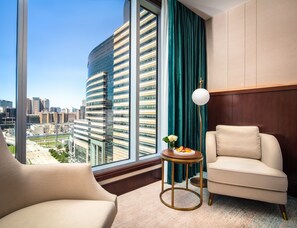 Ropa de cama de alta calidad y minibar 