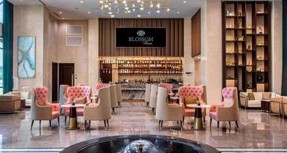 Blossom Hotel Houston, Curio Collection by Hilton