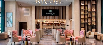 Blossom Hotel Houston, Curio Collection by Hilton