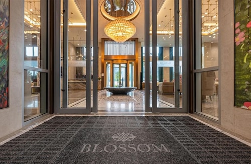 Blossom Hotel Houston, Curio Collection by Hilton