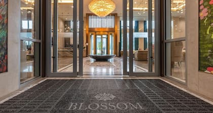 Blossom Hotel Houston, Curio Collection by Hilton