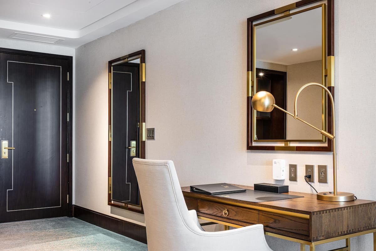 1 bedroom, premium bedding, minibar, in-room safe