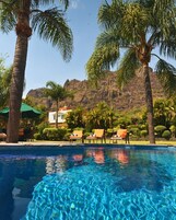 2 piscinas al aire libre