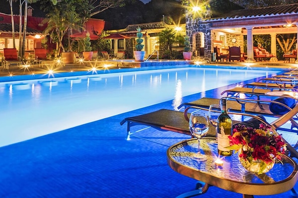 2 outdoor pools