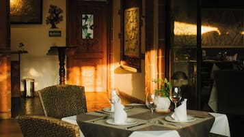 2 restaurants, breakfast, lunch, dinner served; international cuisine