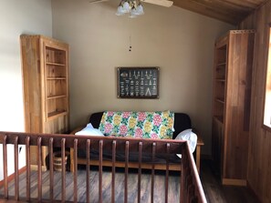 Smart TV, fireplace - 3 Bedroom Lakefront Home with Hot Tub & Fireplace (Wynantskill)