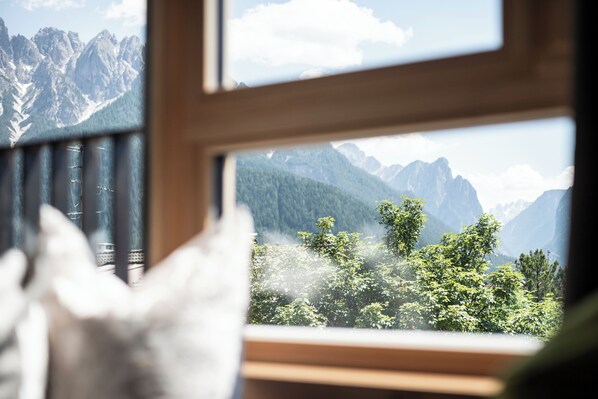 Caja de seguridad en la habitación y cortinas blackout