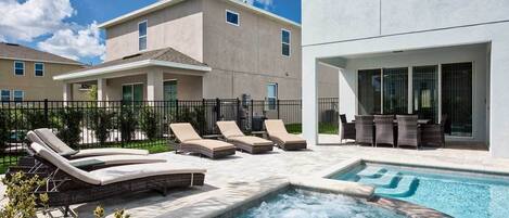 Et oppvarmet basseng