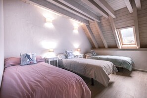 5 bedrooms, iron/ironing board, free WiFi, bed sheets