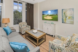 Smart TV, fireplace - Bayside Resort ~ Spacious Balcony ~ Resort Pool (Miramar Beach)