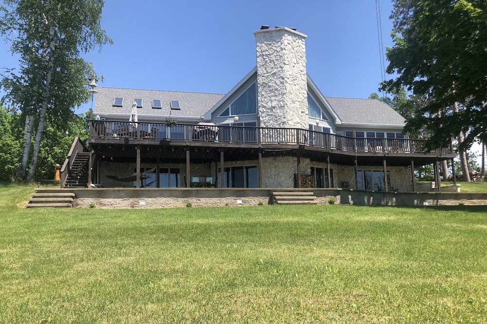 Come Enjoy Michigan Fall Colors at the Lake House!