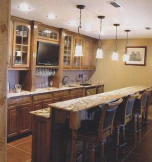 Fridge, microwave, oven, stovetop - Lodge on The Lake (Rutledge)