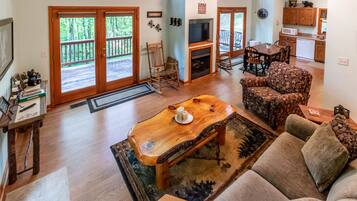 Smart TV, fireplace