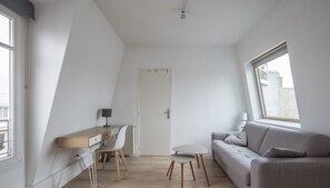 Living area - Modern Studio - Heart Of Paris (Paris)