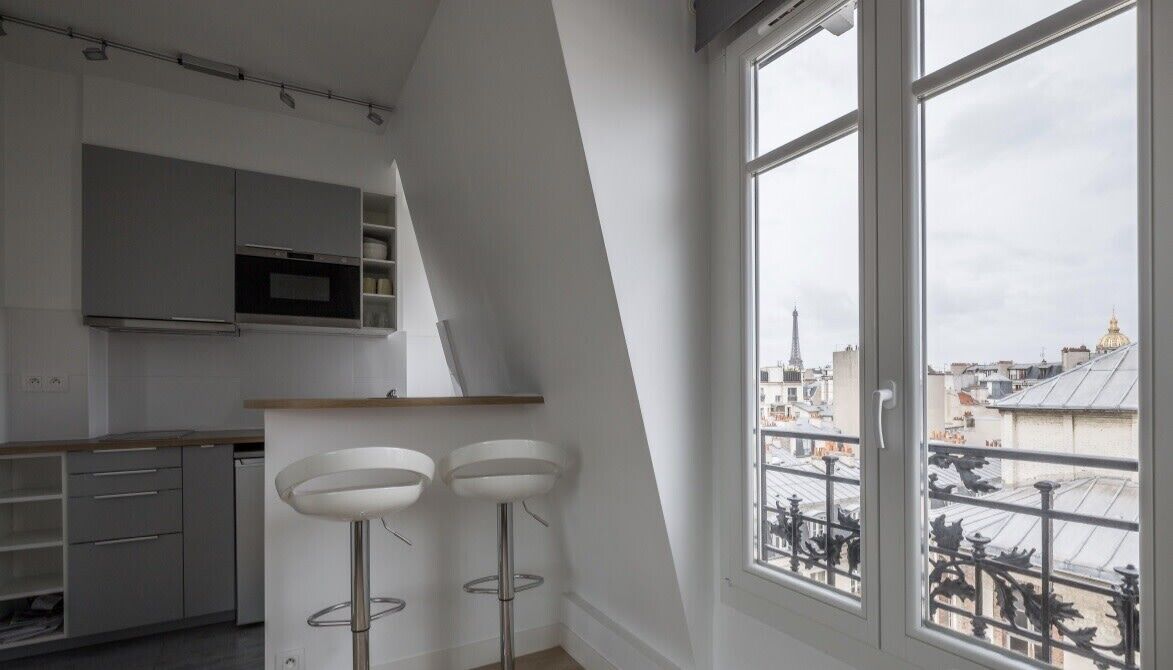 Fridge, oven, coffee/tea maker