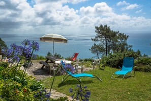 Outdoor dining - Magnificent sea views from this large house in a heavenly location (Crozon)
