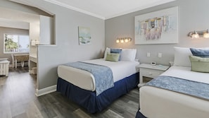 Tabla de planchar con plancha, wifi gratis y ropa de cama 