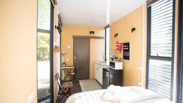 1 bedroom, bed sheets