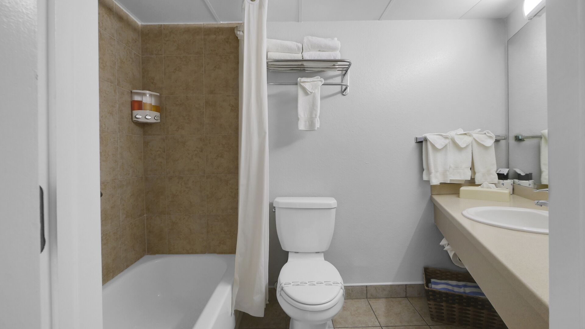 Beach Escape PP317 - Best Rate, Pool, Free Parking