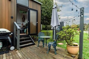 Outdoor dining - Wodalla Horse Farmstay by Tiny Away (Nyora)