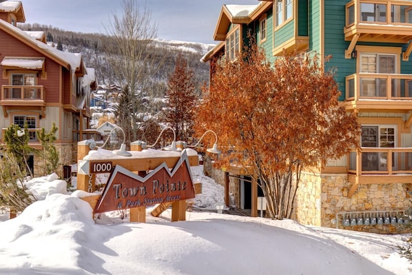 A snow-covered entrance with a sign for Town Pointe & Park Station Access.