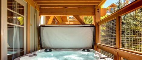 Outdoor spa tub