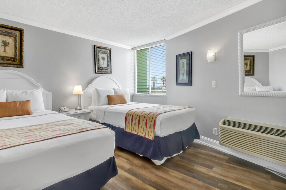 Beach Escape PP329 - Best Rate, Pool, Free Parking