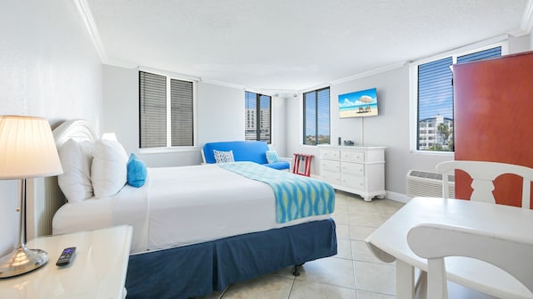 Tabla de planchar con plancha, wifi gratis y ropa de cama