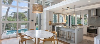 4 Minute Walk to the Beach with Pool