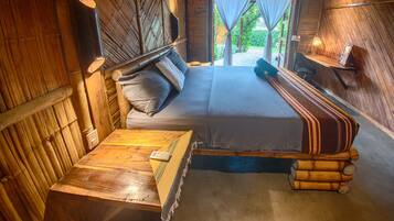 4 soverom, skrivebord, wi-fi (inkludert) og sengetøy