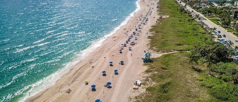 Una playa cerca