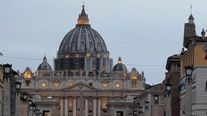 A grand building with a large dome and multiple smaller domes, surrounded by classical architecture and street lamps. - Executive Suite room (Roma)