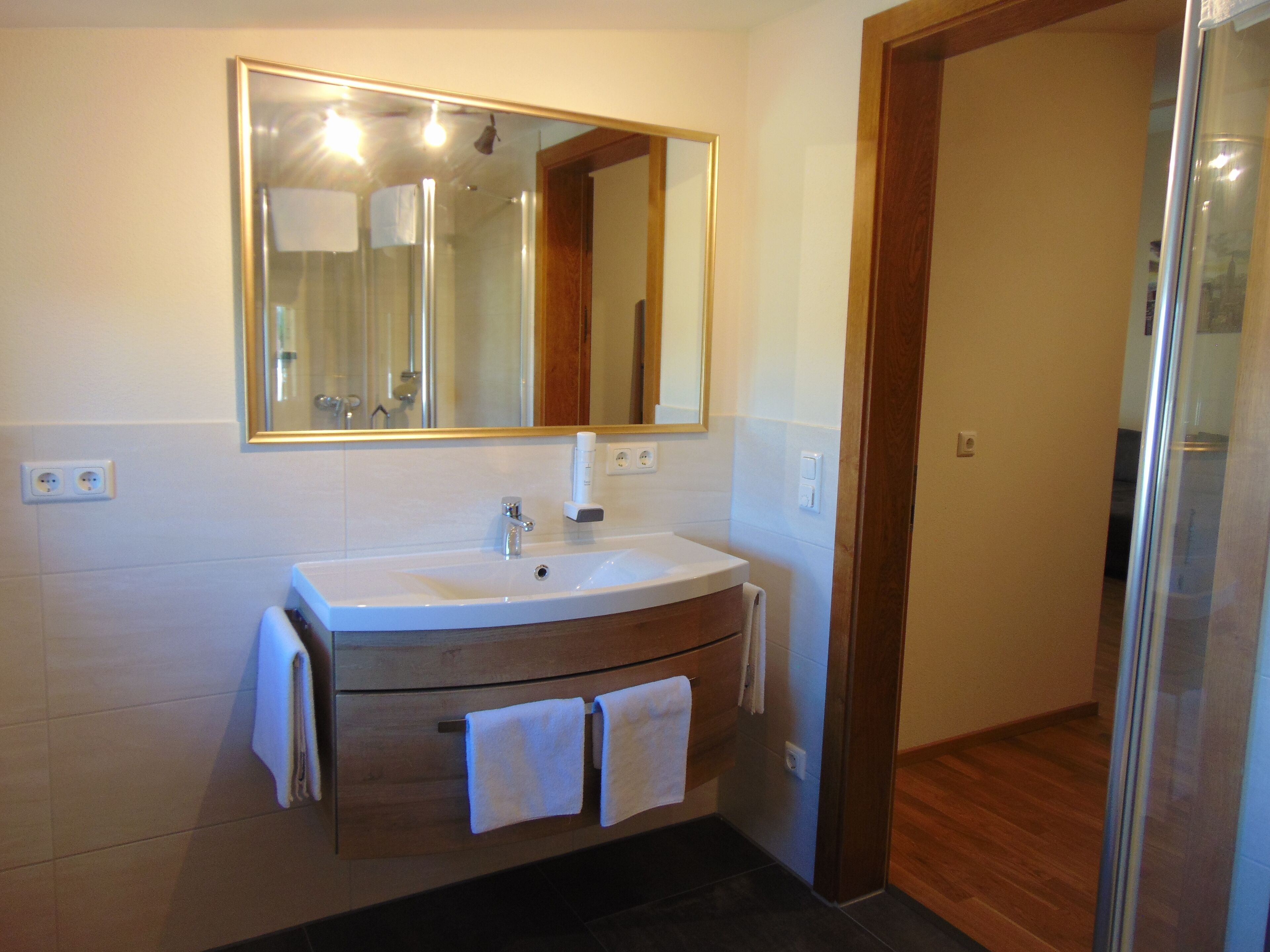 Double Room, Balcony | Bathroom | Shower, towels