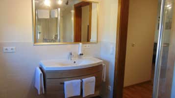 Double Room, Balcony | Bathroom | Shower, towels