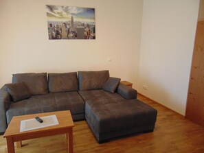 Double Room, Balcony | Living room | 48-inch Smart TV with cable channels, TV, heated floors - Hotel Heimfeld Cafe Restaurant (Garching an der Alz)