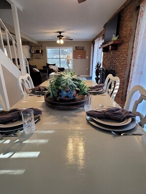Dining - Pebble Beach Lakehouse Oasis with Medina Lake Views! (Lakehills)