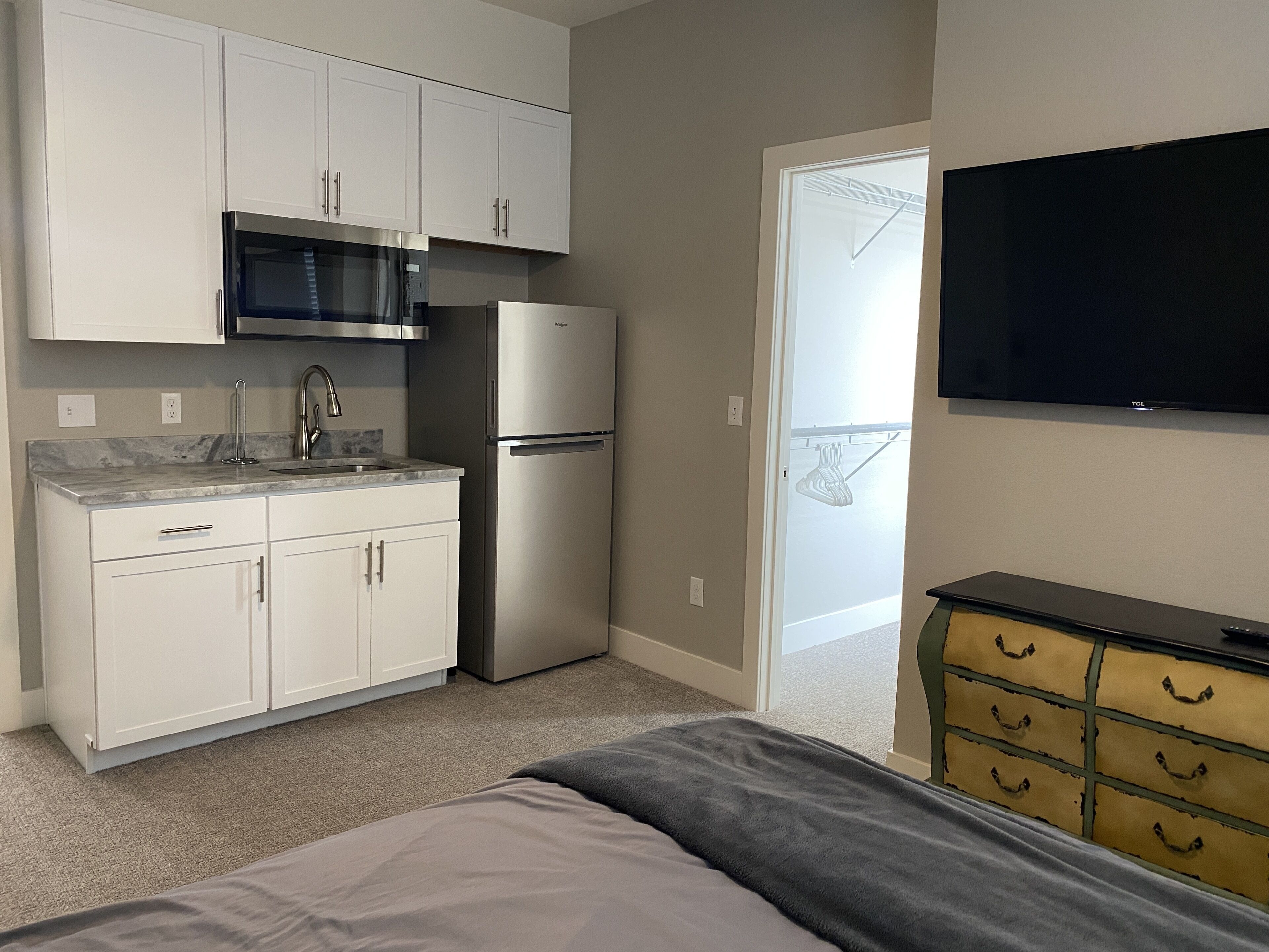 Gorgeous Remodeled Studios!