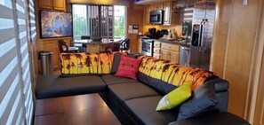 TV connectée, médiathèque, chaîne hi-fi