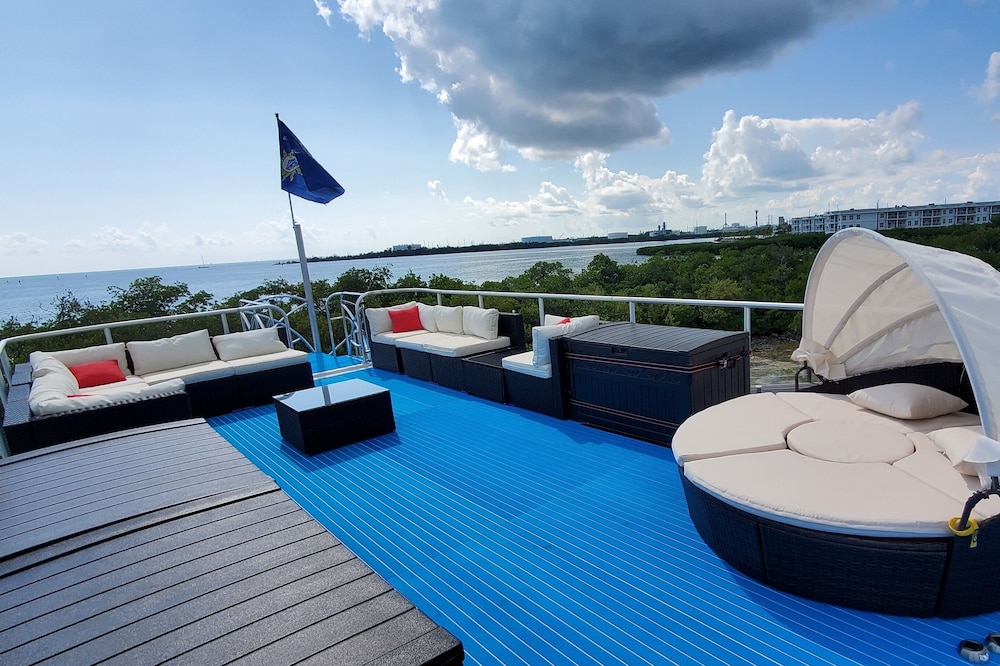Key West Luxury Houseboat