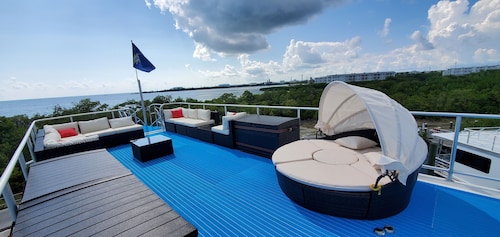 Key West Luxury Houseboat