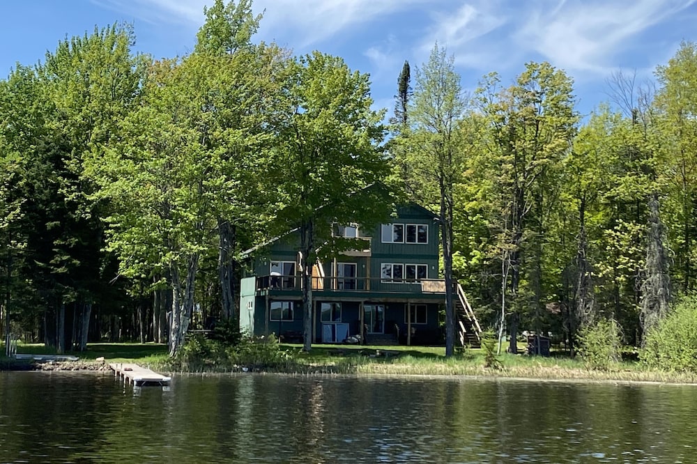 Lake Namakagon Private Sunrise Cove ~ private dock plus 2 kayaks