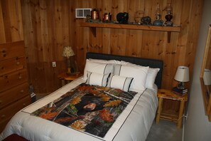5 bedrooms, desk, iron/ironing board, free WiFi