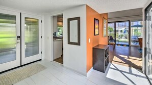 A modern interior with a kitchen area, a dining space with outdoor views, and a living area with a large window. - Sunrise Villas 3BR condo - Mountain views, relaxing spa & pool and pickleball (Palm Springs)
