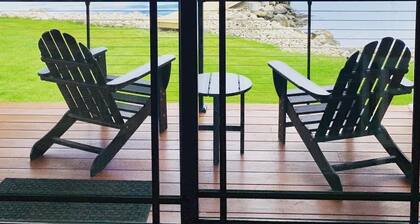 Harbor View Landing Mystic, CT - The Martha's Vineyard Waterfront Cottage