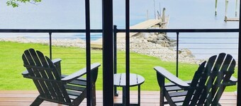 Harbor View Landing Mystic, CT - The Martha's Vineyard Waterfront Cottage