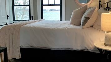 2 bedrooms, iron/ironing board, Internet, bed sheets