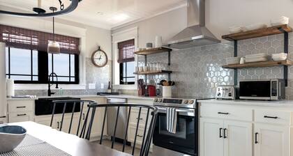 Harbor View Landing - The Mystic Waterfront House - Second Floor Only