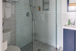 Séchoir à cheveux, serviettes fournies