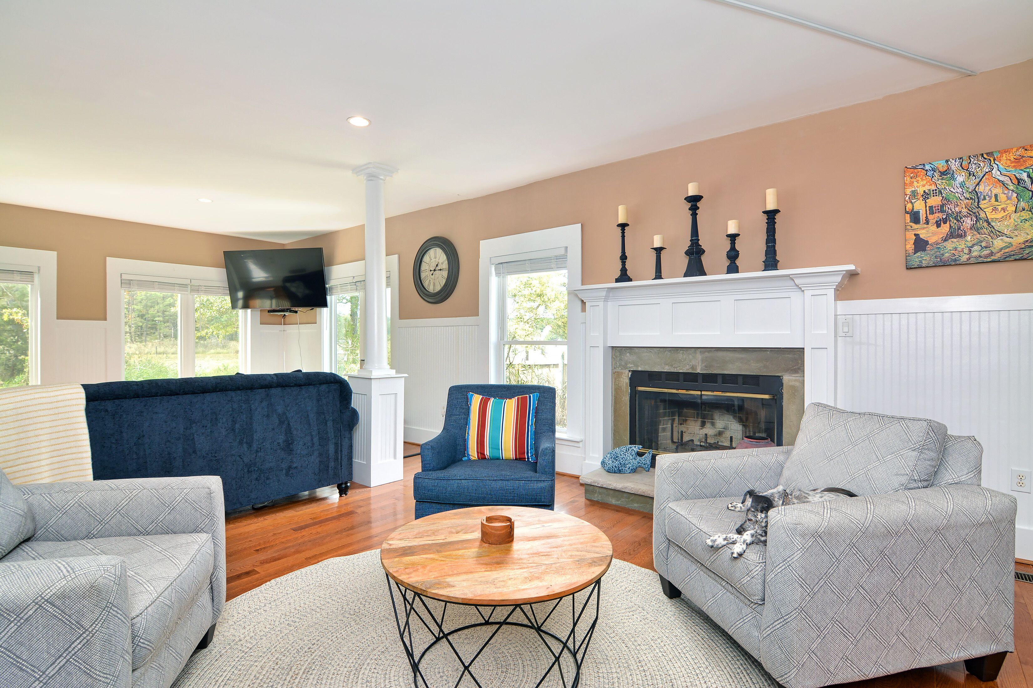 Big Discount in Aug at Gorgeous, Waterfront Home. Pool, Kayaks, Paddleboards!